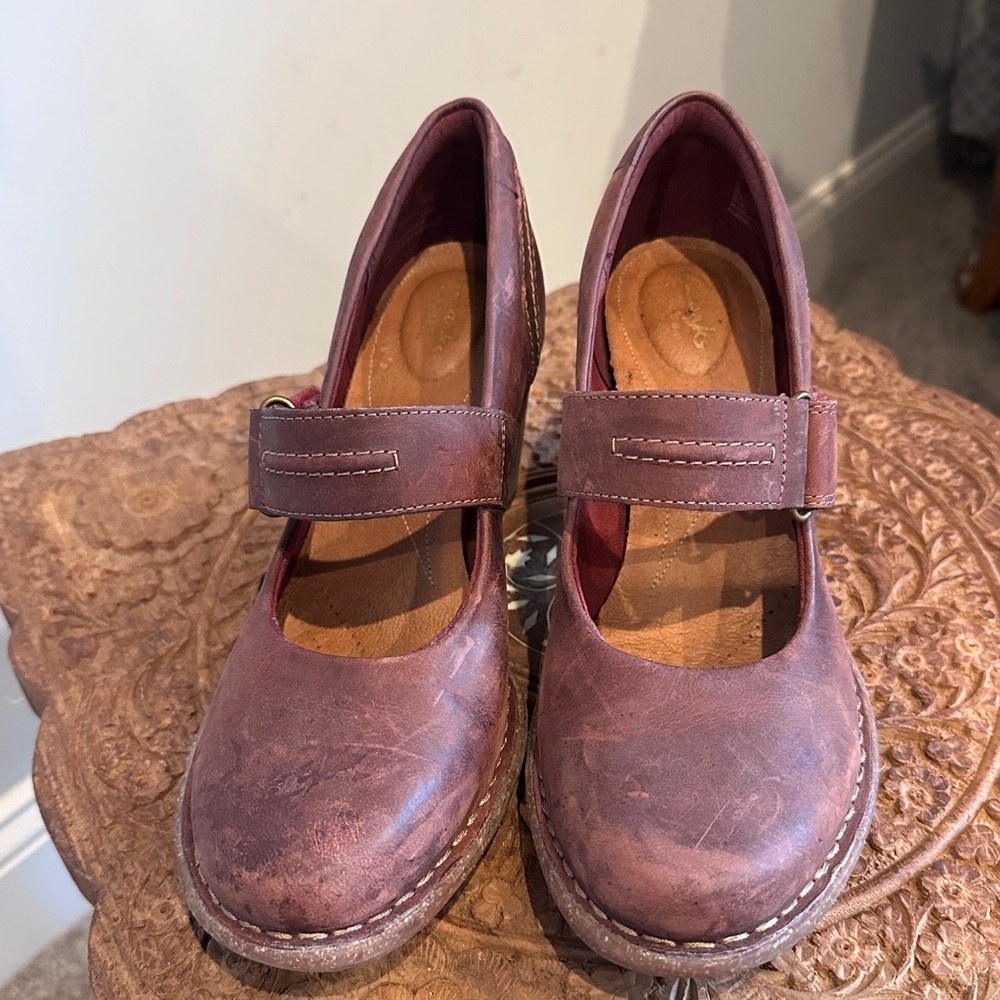 Women's Clarks Artisan Red/Burgundy Leather Mary Jane Shoes - Picture 2 of 7